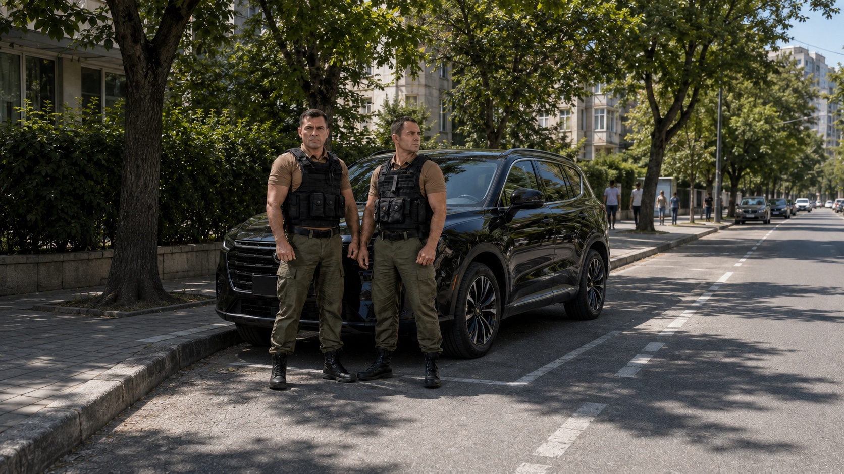 Патрульдік көлік жанындағы күзет экипажы